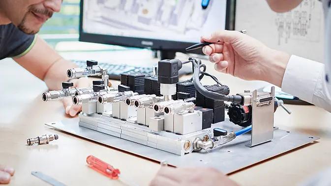 Příklady systémů